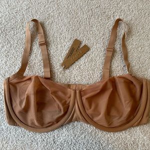 SKIMS No Show Molded Unlined Balconette Shade: Ochre Size: 38D